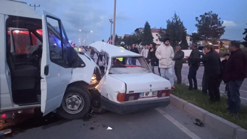 Otomobil ikiye bölündü: 1 ölü, 3 yaralı