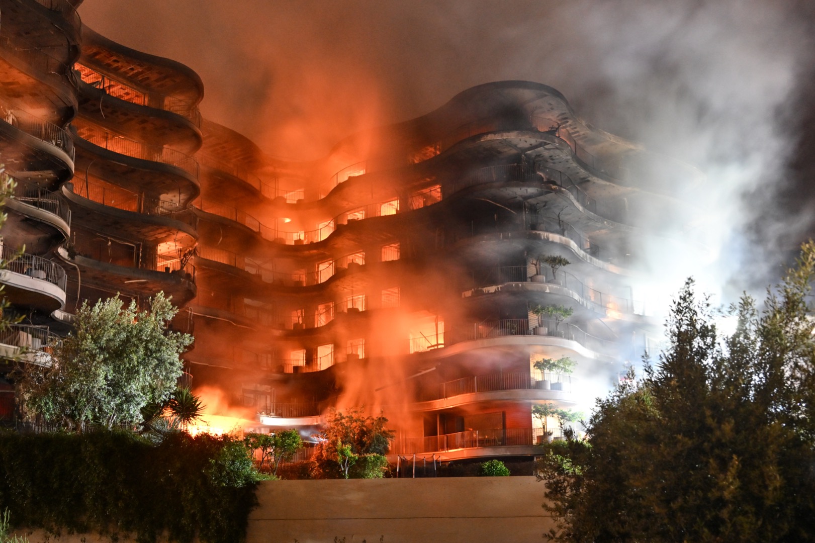 İzmir'deki yangına ilişkin Tunç Soyer: Yangın büyük ölçüde kontrol altına alındı