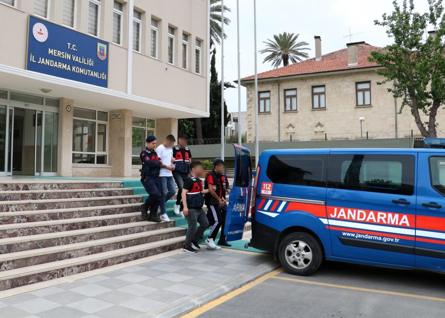 Mersin'de 8 bin 340 adet uyuşturucu hap ele geçirildi