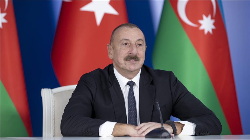 Aliyev, Ermenistan'da madalya kazanan Türk haltercilerle görüştü