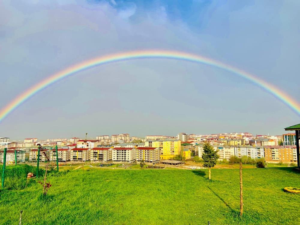 Muş'ta ortaya çıkan gökkuşağı hayran bıraktı