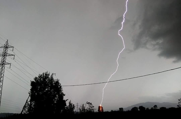 Malatya'da sokağa yıldırım düştü: 1 yaralı