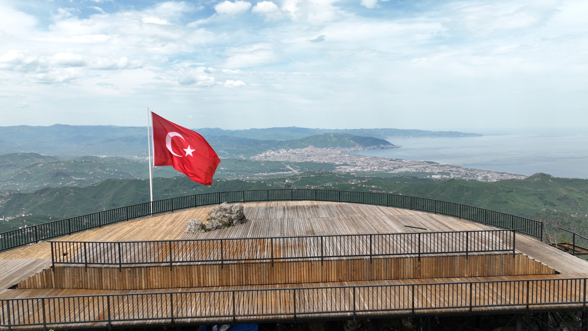 Türk bayrağı Yoroz’a yakıştı