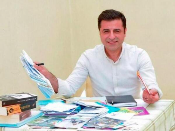 Demirtaş: Değerli kardeşlerim birlikte 'kardeşçe' yaşamaya engel olan kişi Erdoğan’dır!