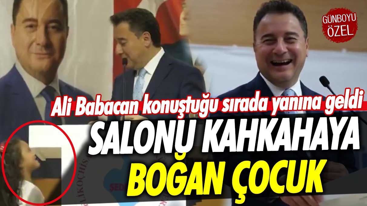 Ali Babacan konuştuğu sırada yanına geldi, tek bir cümle söyledi! Salonu kahkahaya boğan çocuk