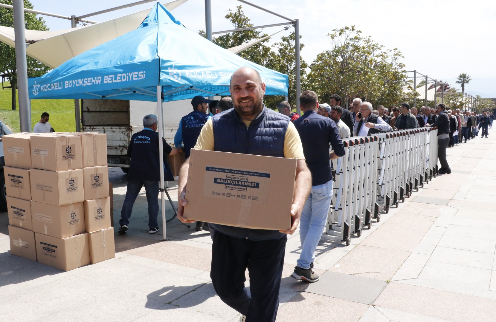 Kocaeli'de balıkçılara tekne bakım malzemesi desteği!