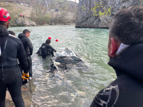 Munzur'a düşen üç genç için baraj gölü boşaltılıyor