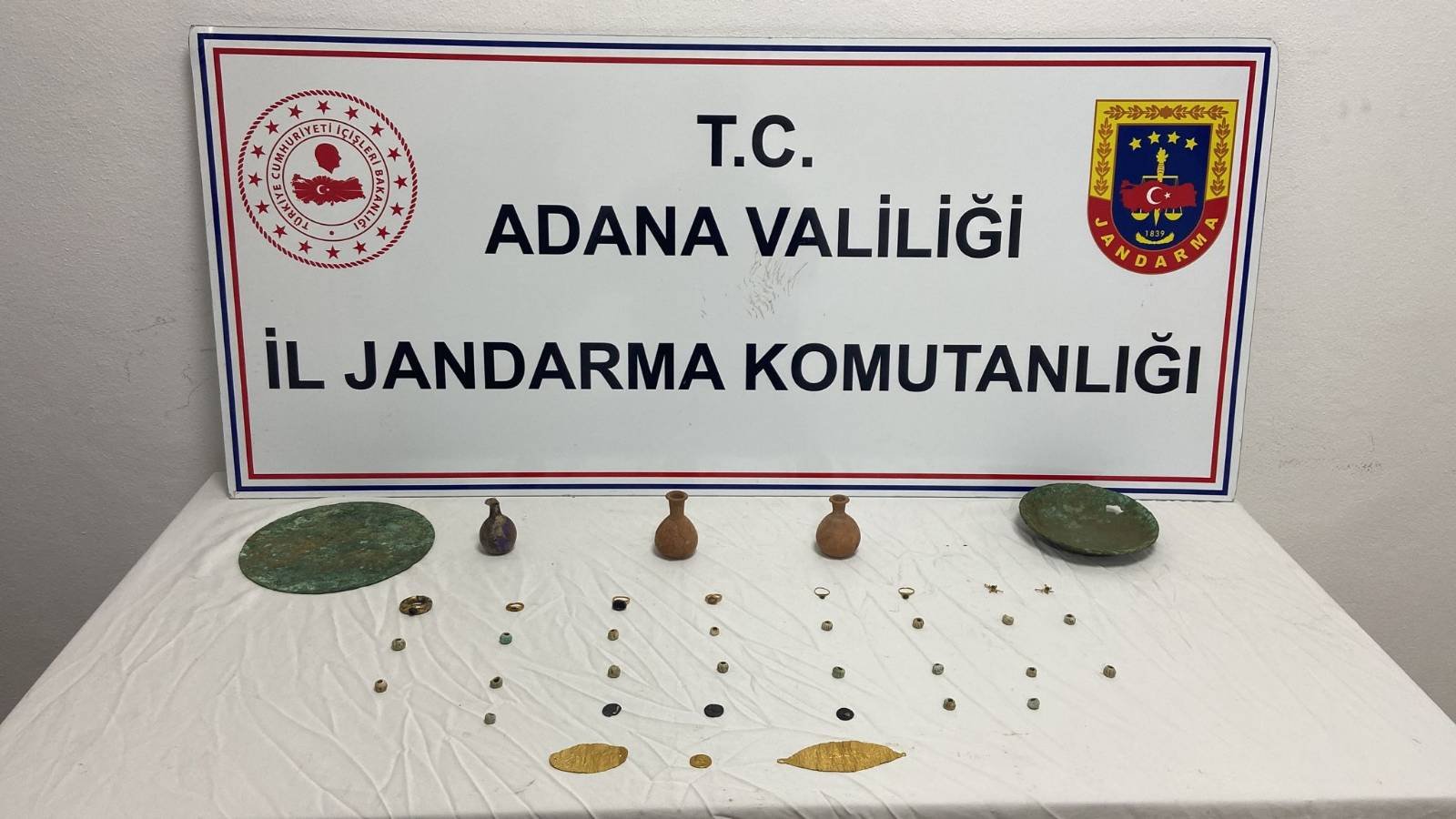 Adana'da tarihi eser niteliğinde 38 obje ele geçirildi