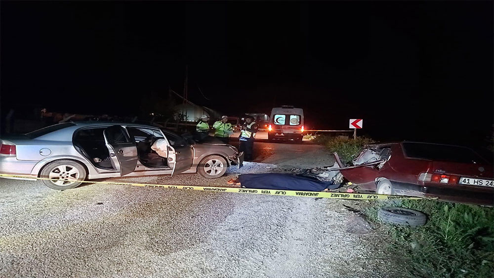 Bilecik'te otomobiller kafa kafaya çarpıştı: 1 ölü