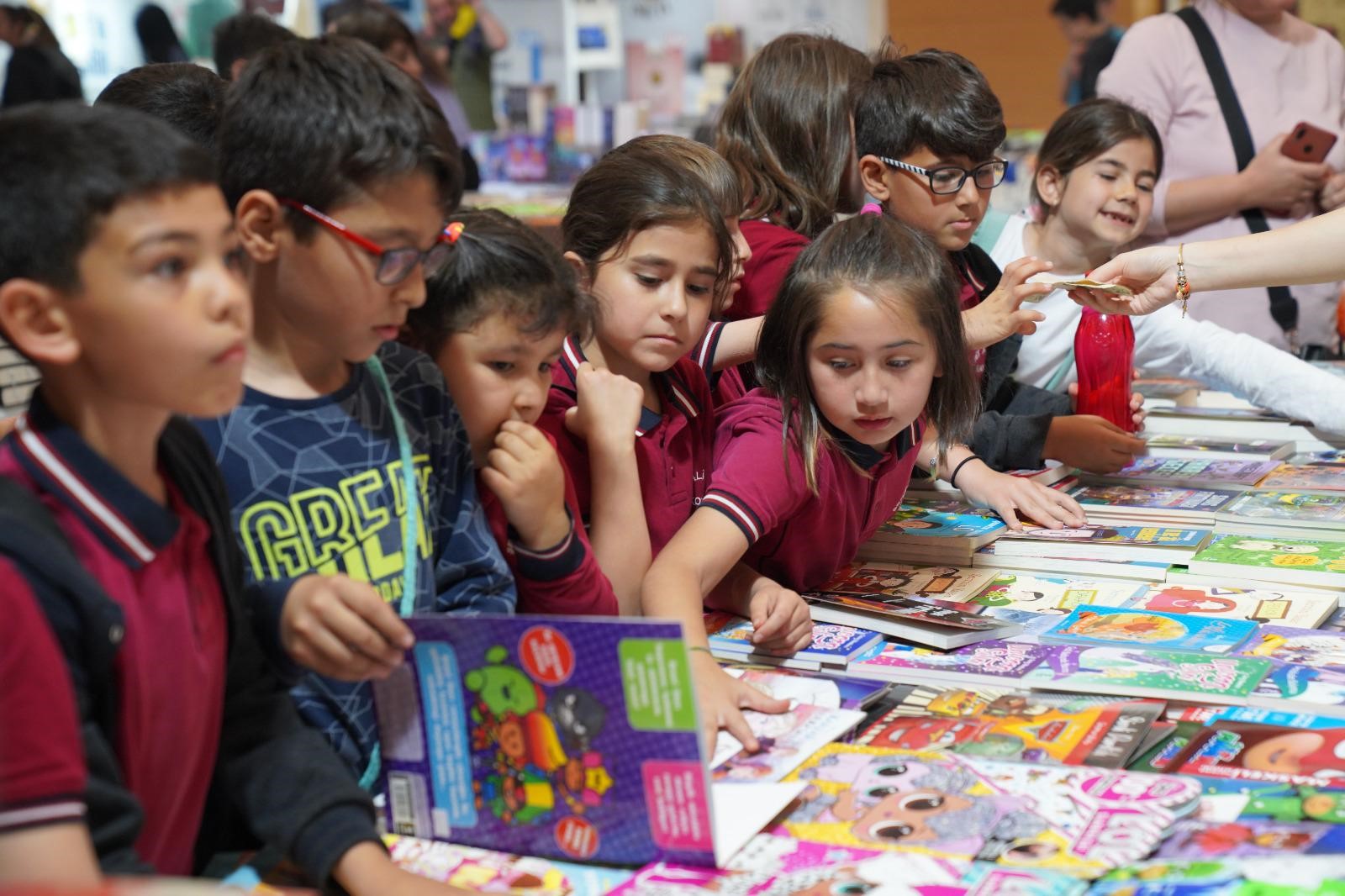 Kepez Kitap Fuarı'na yoğun ilgi