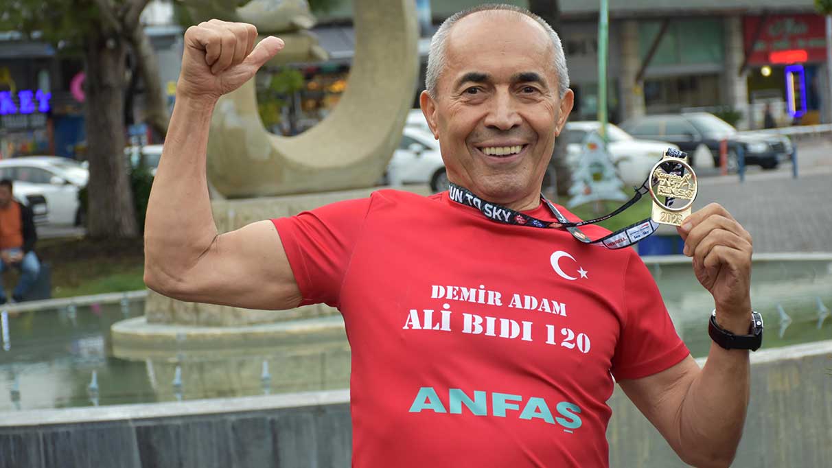 74 yaşındaki 'Demir adam'a özel ödül