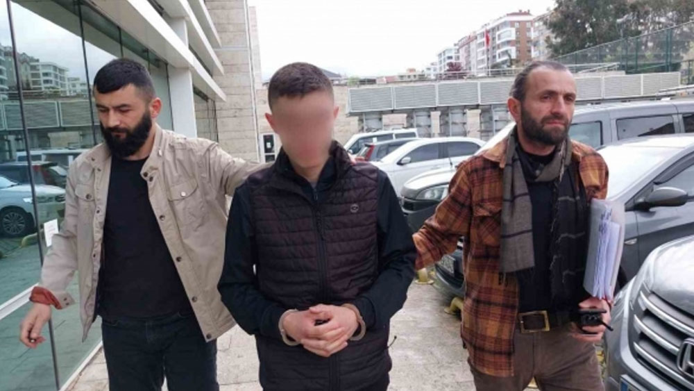 Otobüs durağına dalan sürücü 8 kez adam öldürmekle suçlandı