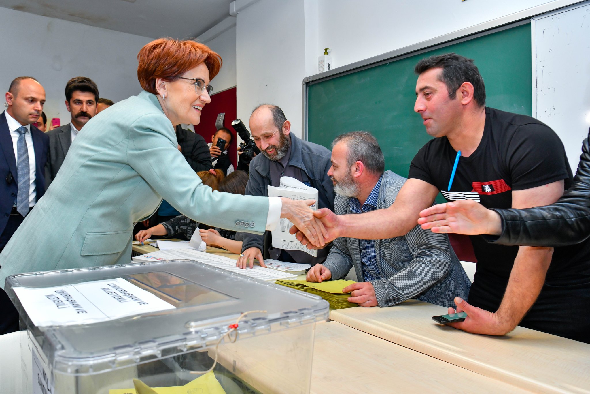 Oy kullanan Akşener’den ilk paylaşım!