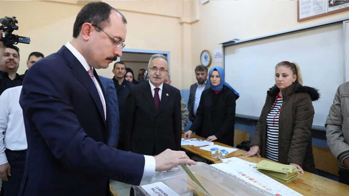 Ticaret bakanı Mehmet Muş oyunu kullandı