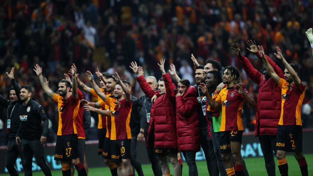 Galatasaray'dan iki oyuncusuna sözleşme