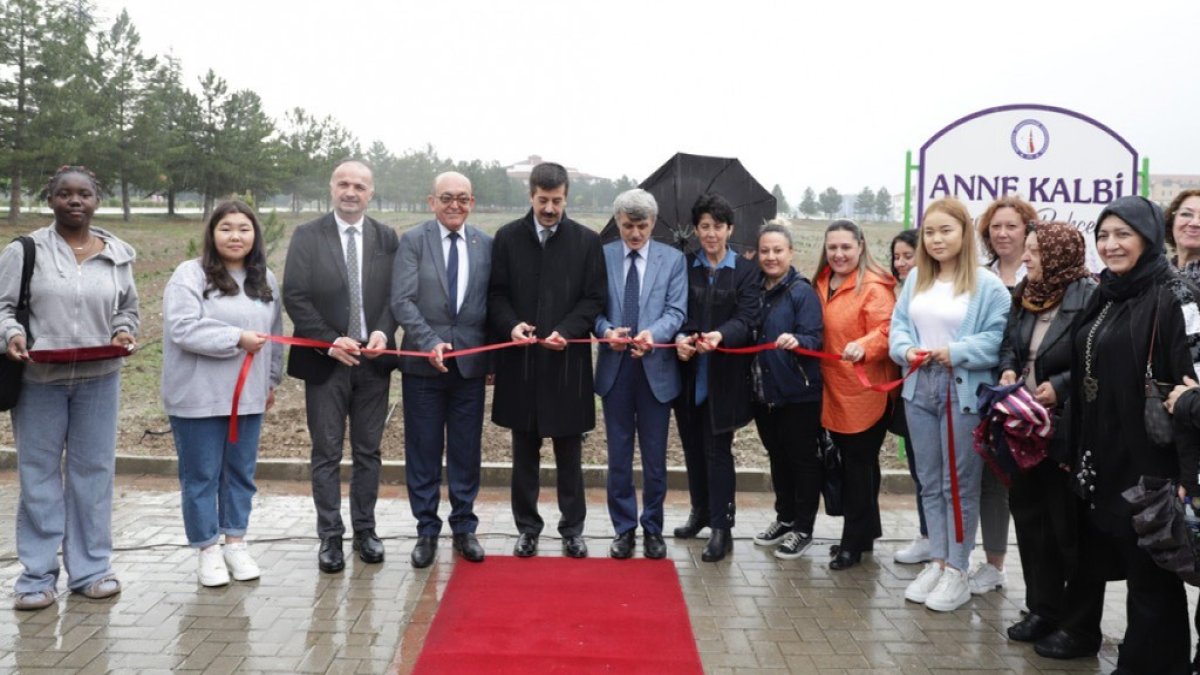 Kütahya'da 'Anne Kalbi Lavanta Bahçesi' açıldı