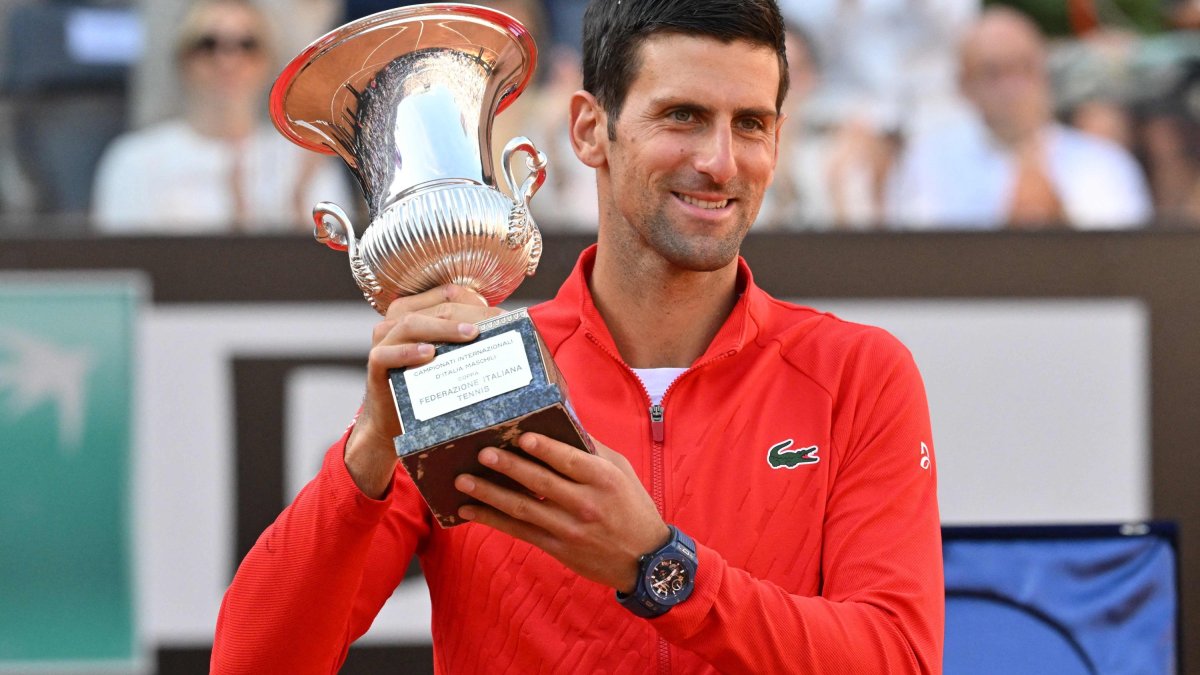 Dünya 1 numarası Djokovic'ten erken veda