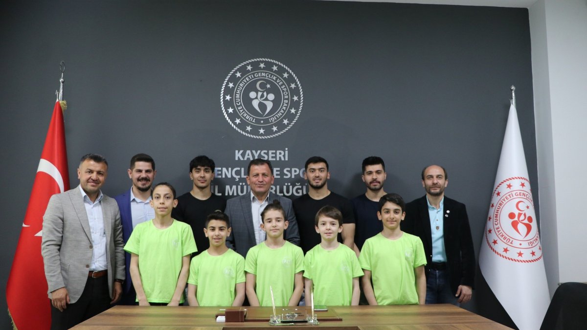 Şampiyon jimnastikçilerden Kabakcı’ya ziyaret