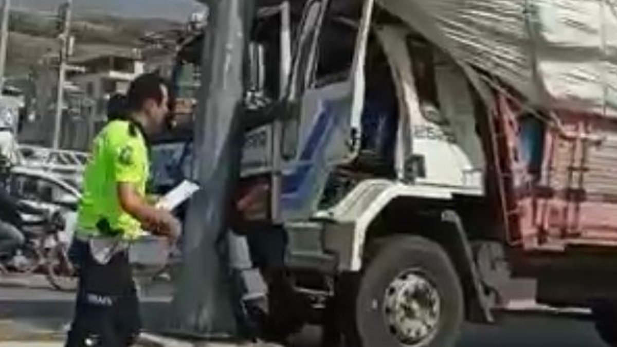 Hatay'da kamyonun freni patladı: 13 yaralı