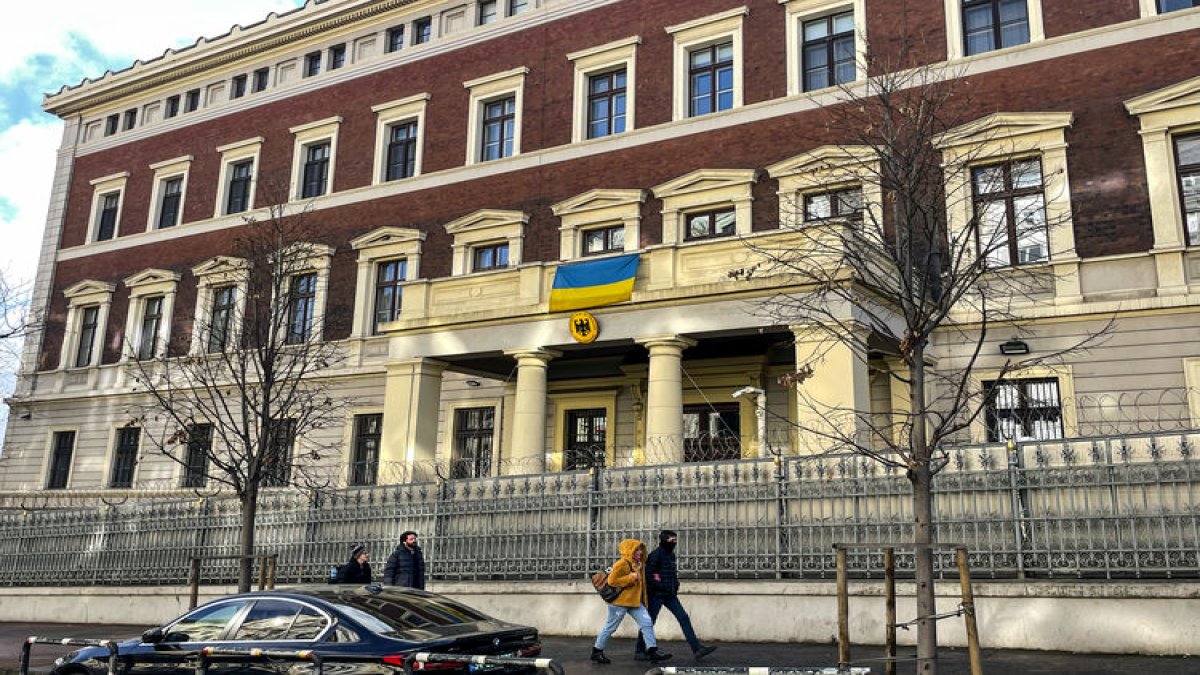 O ülke yurt dışındaki tüm konsolosluklarını kapatıyor