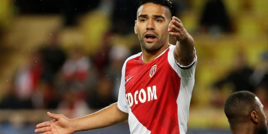 Falcao Monaco'ya resti çekti