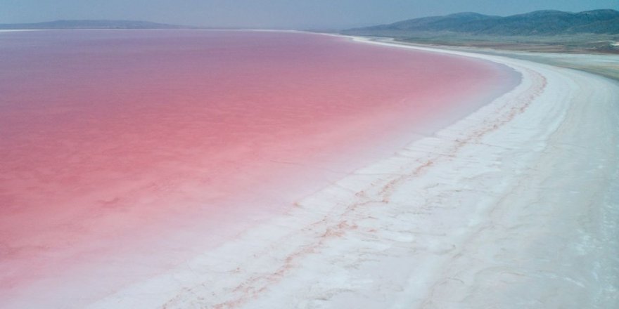 Tuz Gölü pembeye büründü!