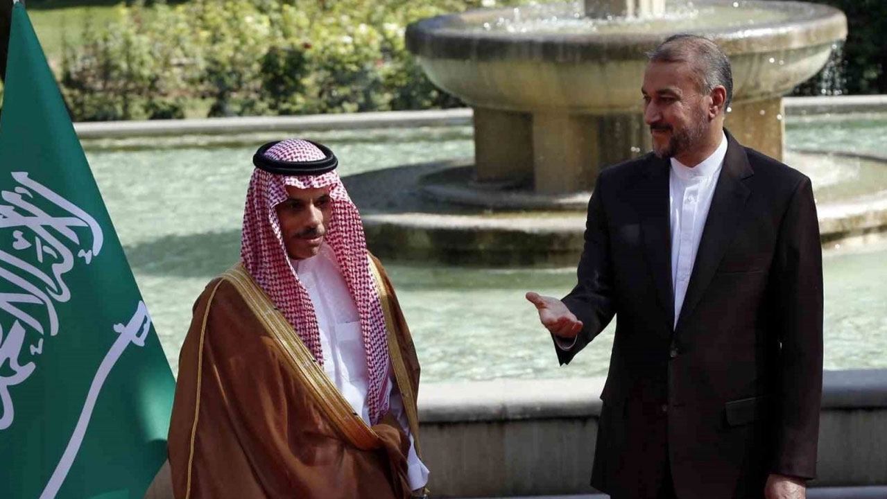 İran Cumhurbaşkanı Reisi, Suudi Arabistan Dışişleri Bakanı Ferhan ile görüştü