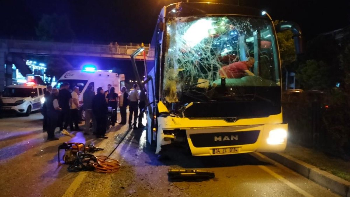 Cenaze dönüşü kaza! Otobüs TIR'a çarptı: 5 yaralı