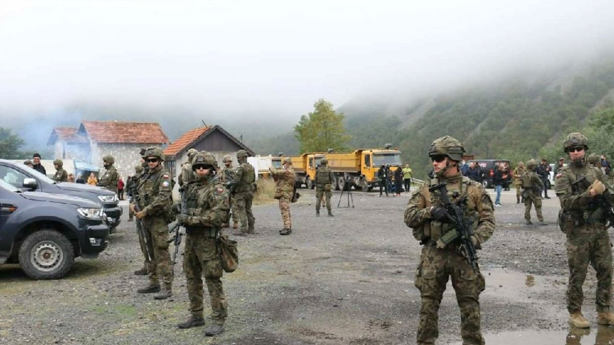 Sırplar, Kosova sınır kapılarını geçişe kapattı