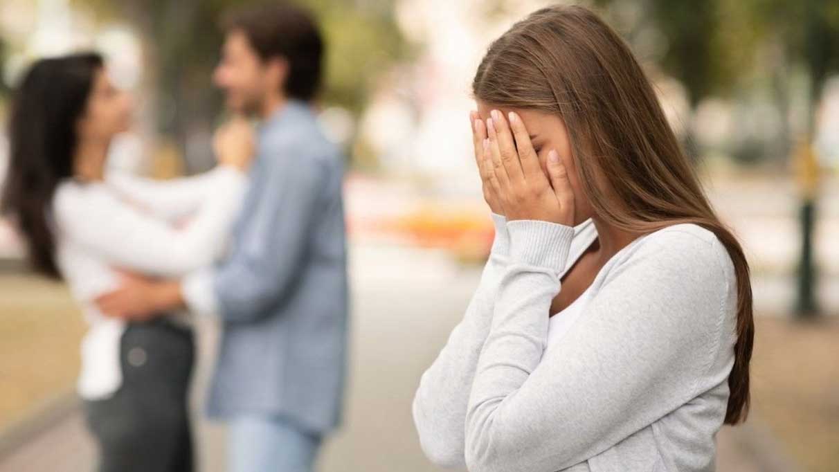 Rüyada eski sevgilinin yeni sevgilisini görmek ne anlama gelir