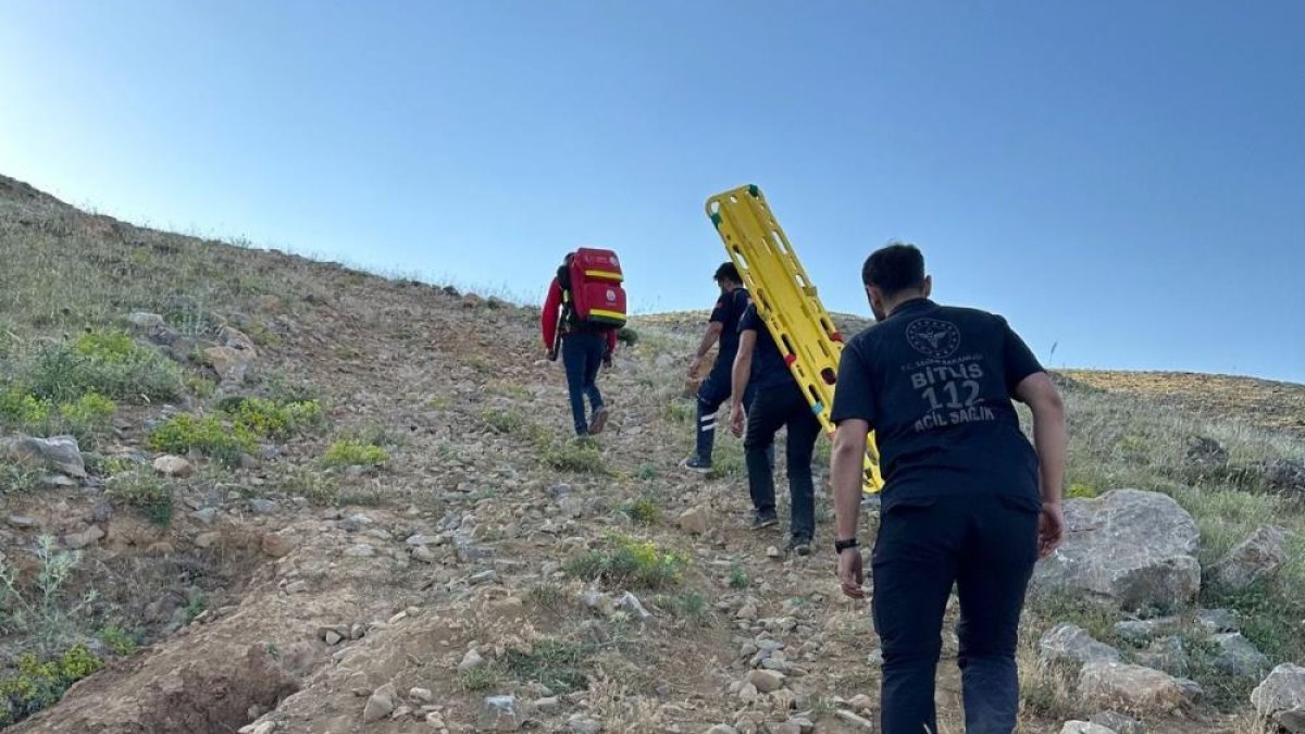 Bitlis'te yaylada rahatsızlanan genci UMKE kurtardı