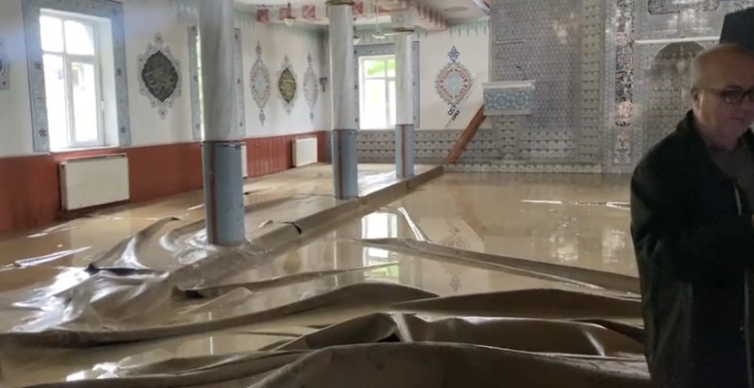 Zonguldak'ta cami sular altında kaldı
