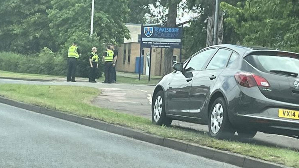 İngiltere'de bir okulda öğretmene bıçaklı saldırı