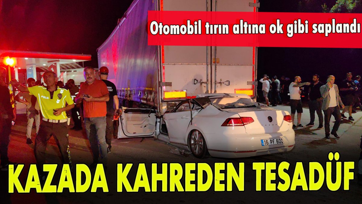 Otomobil tırın altında kaldı! Sürücüsü ise kurtarılamadı! O anlar kameraya yansıdı!