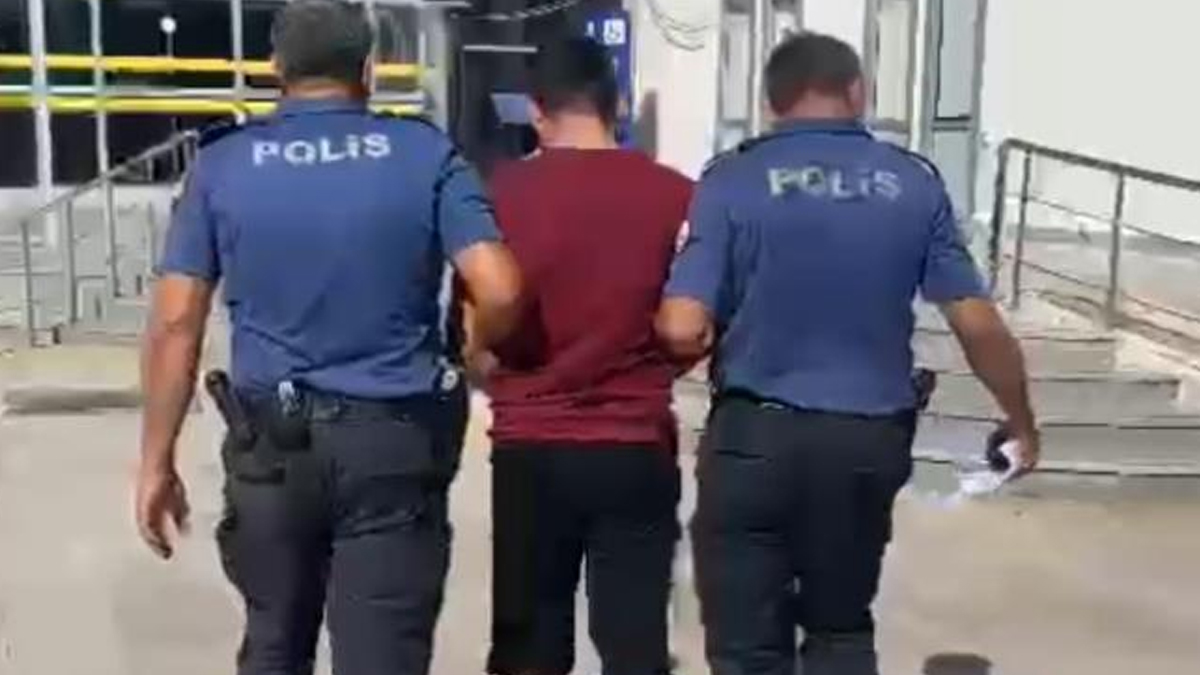 Hatay'da hasarlı binadan kombi çalan hırsız tutuklandı