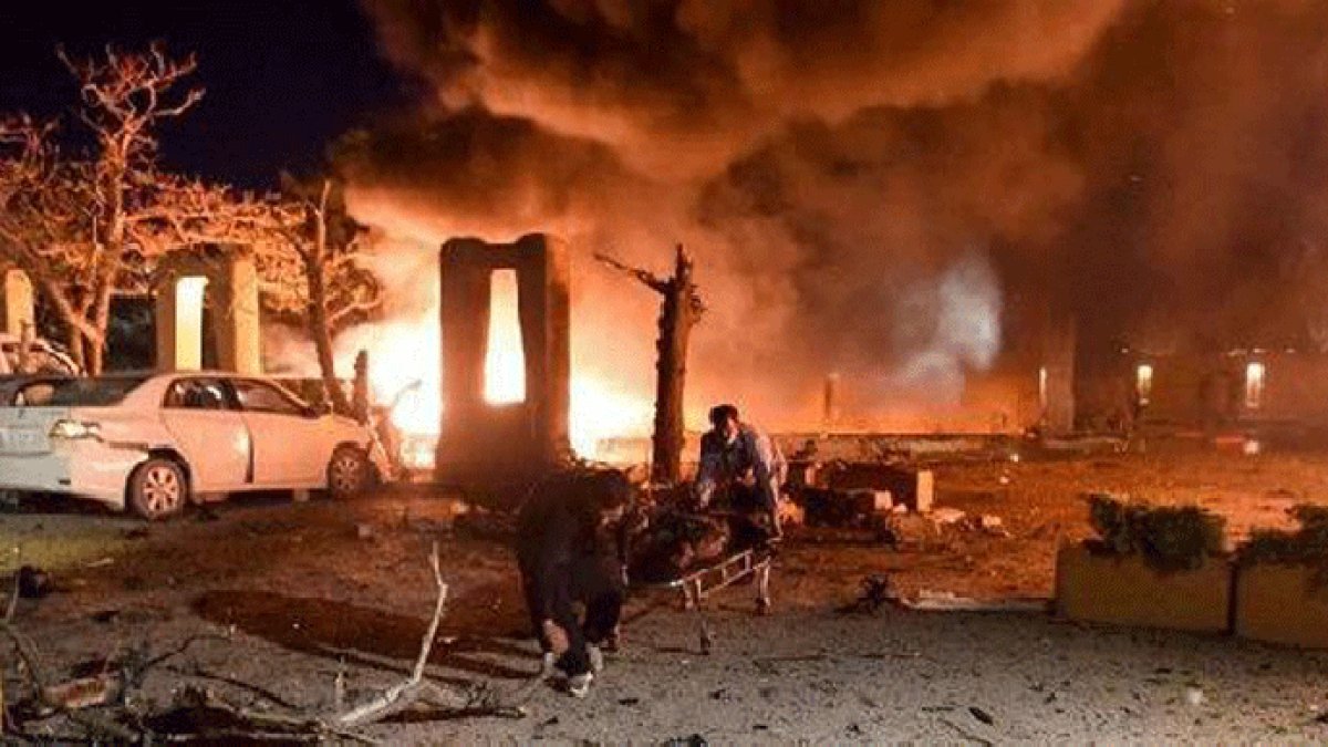 Pakistan’da bombalı saldırı! Ölüler var!