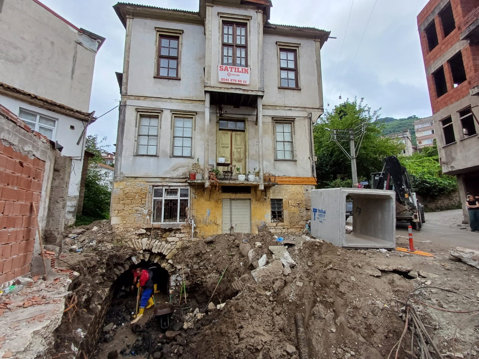 Tarihi evin altından çıktı: Gören inanamadı