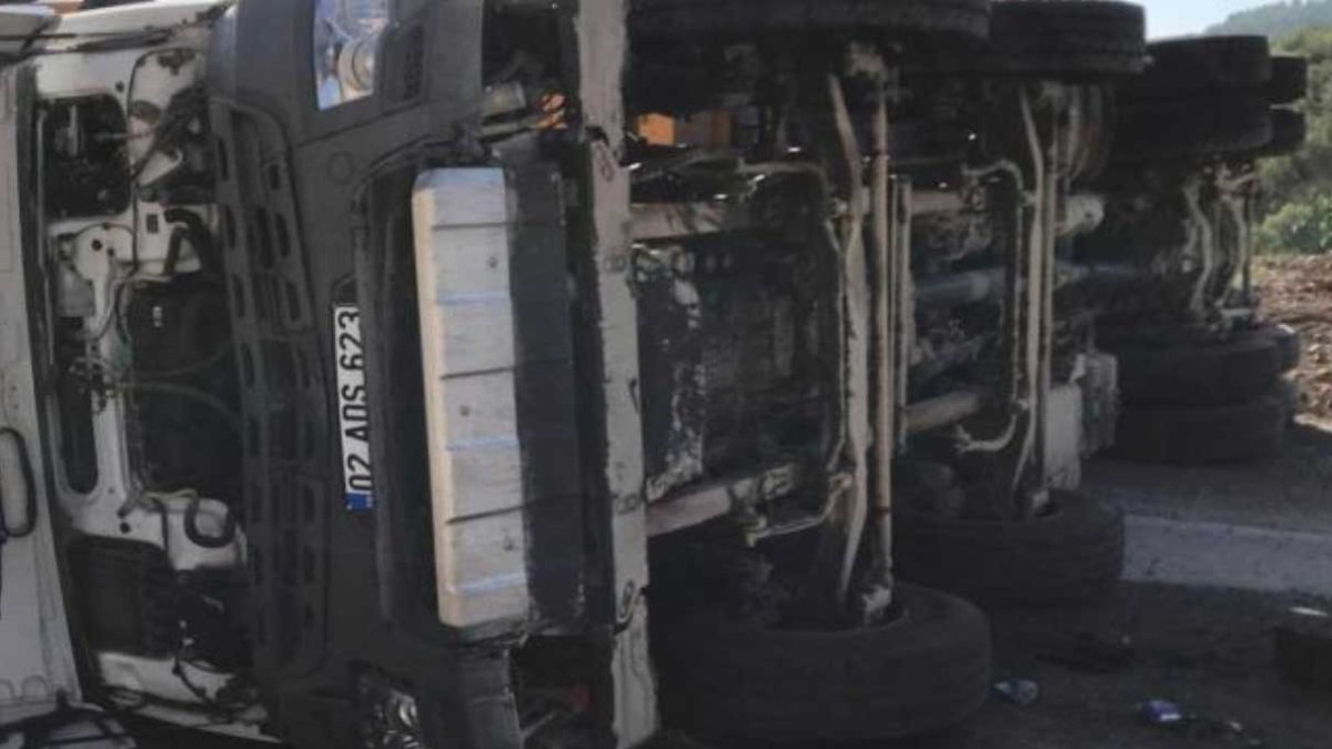 Adıyaman'da kamyon yan yattı: 1 yaralı