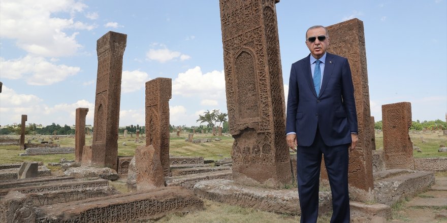 Erdoğan: "Ahlat'ta külliye ve birkaç otel yapacağız"