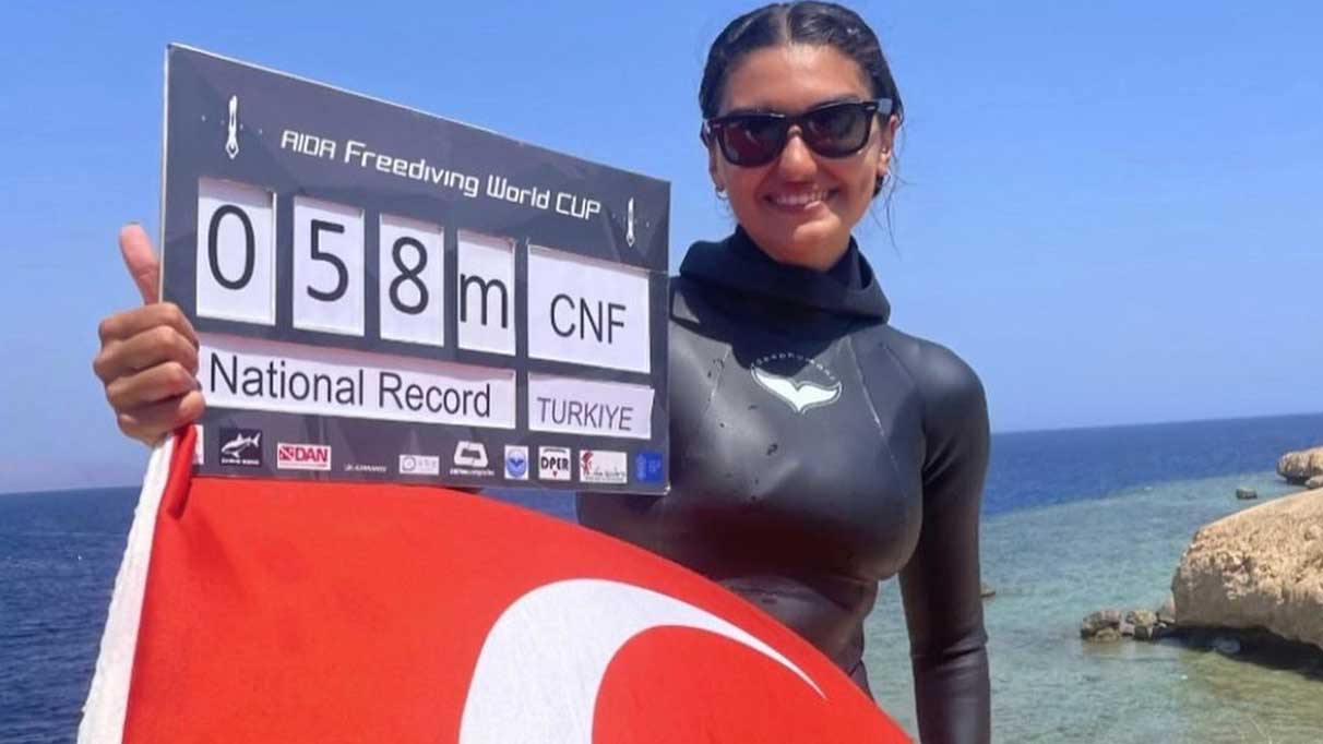 Şahika Ercümen'i solladı: Milli sporcu Türkiye rekorunu kırdı