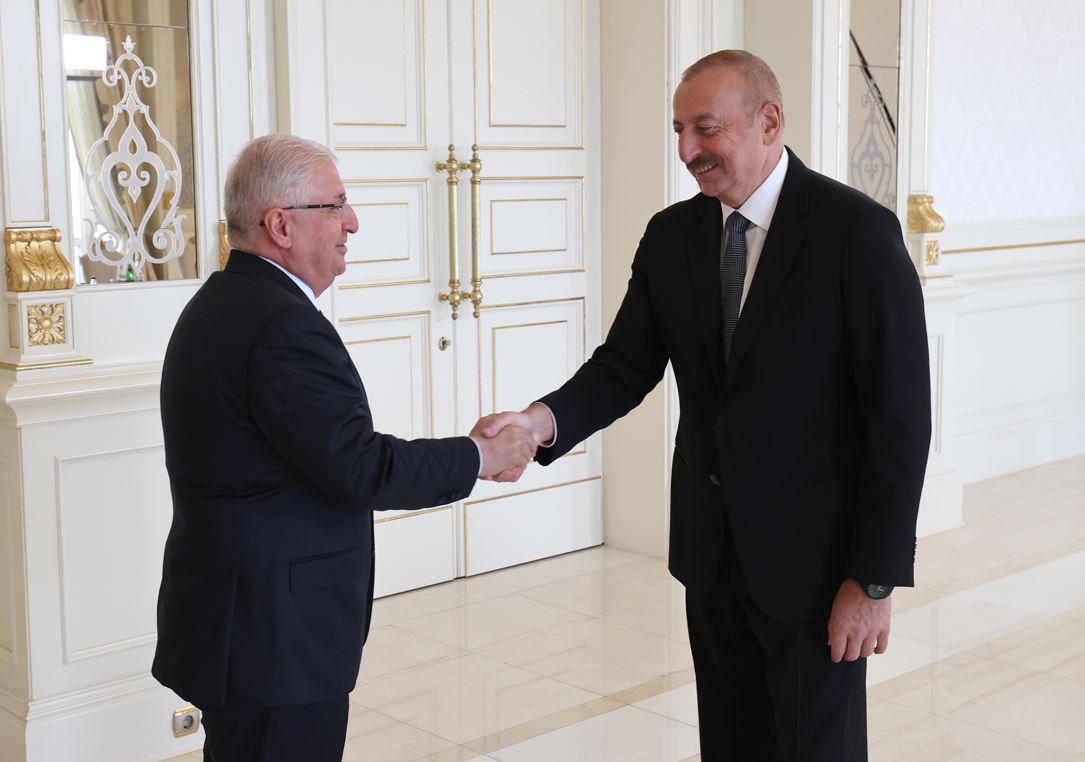 Aliyev, Milli Savunma Bakanı Güler'i kabul etti