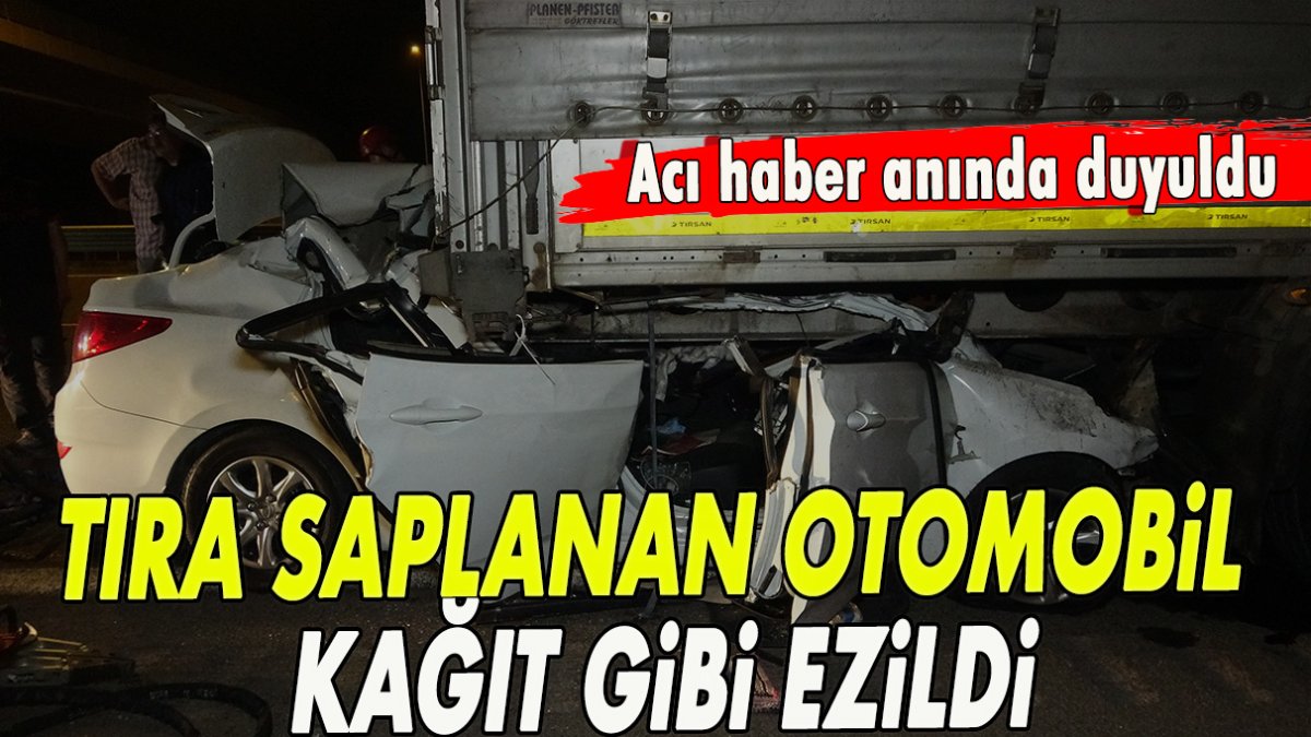 Tıra saplanan otomobil kağıt gibi ezildi