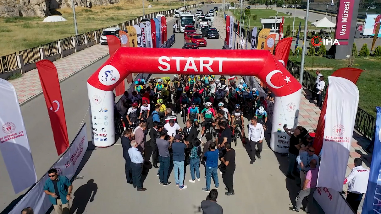 470 kilometrelik uluslararası bisiklet yarışı Van'dan start aldı