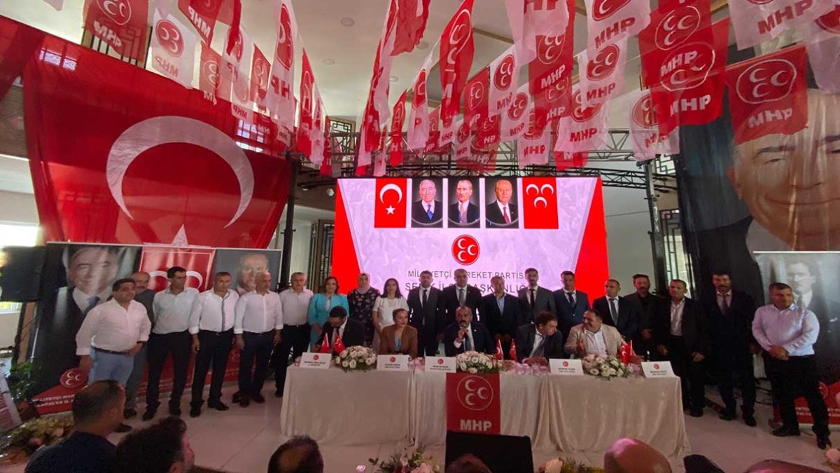 Serik MHP’de Üstünmet güven tazeledi