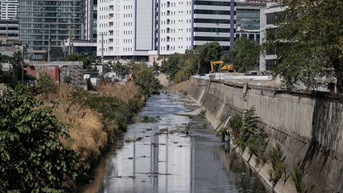 Ayamama Deresi'ndeki kirlilik çevreyi tehdit ediyor