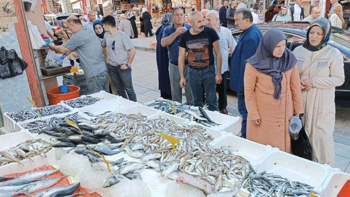Balık tezgahlarında yoğunluk: Fiyatlar ortaya çıktı