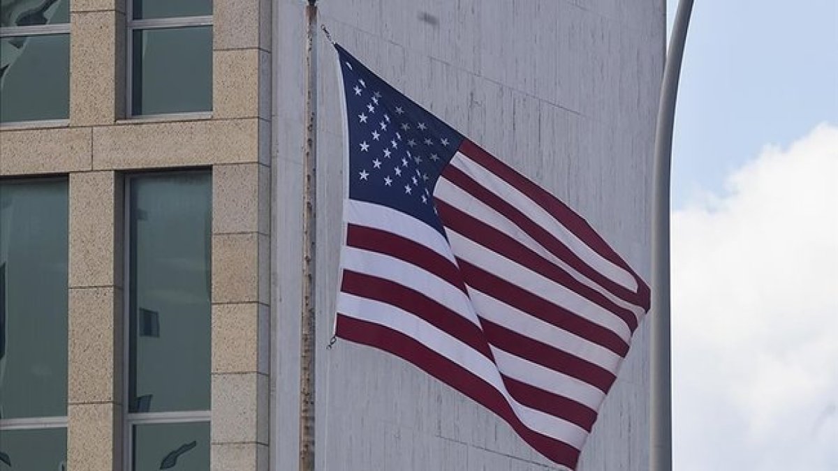 ABD'nin Beyrut Büyükelçiliği binasına ateş açıldı