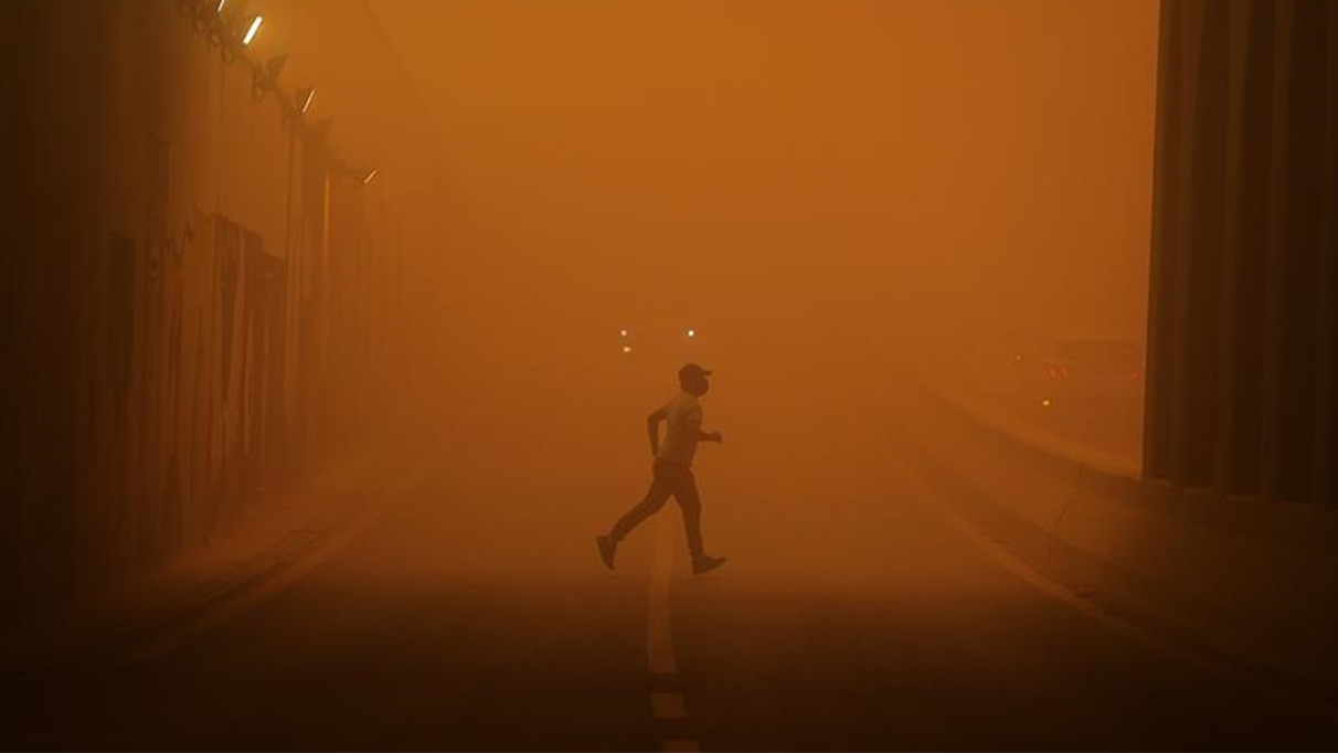 İran'ın güneydoğusunda kum fırtınası nedeniyle devlet kurumları tatil edildi