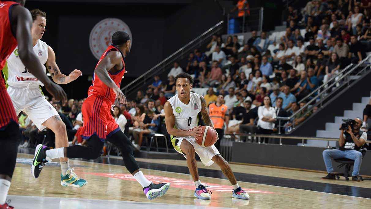 Manisa BBSK Süper Lig'e galibiyetle başladı