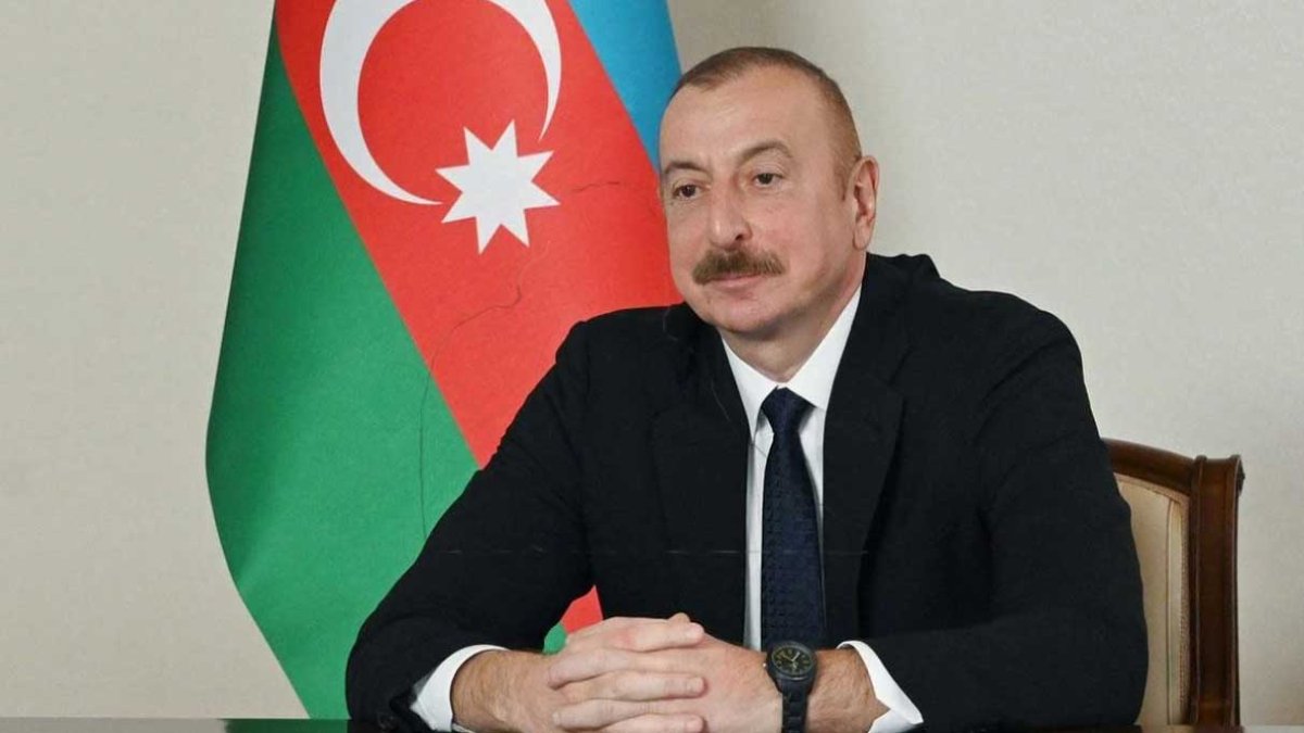Azerbaycan Cumhurbaşkanı Aliyev: “Kendilerine ‘cumhurbaşkanı’ diyen üç palyaço, hak ettikleri cezayı bekliyor”